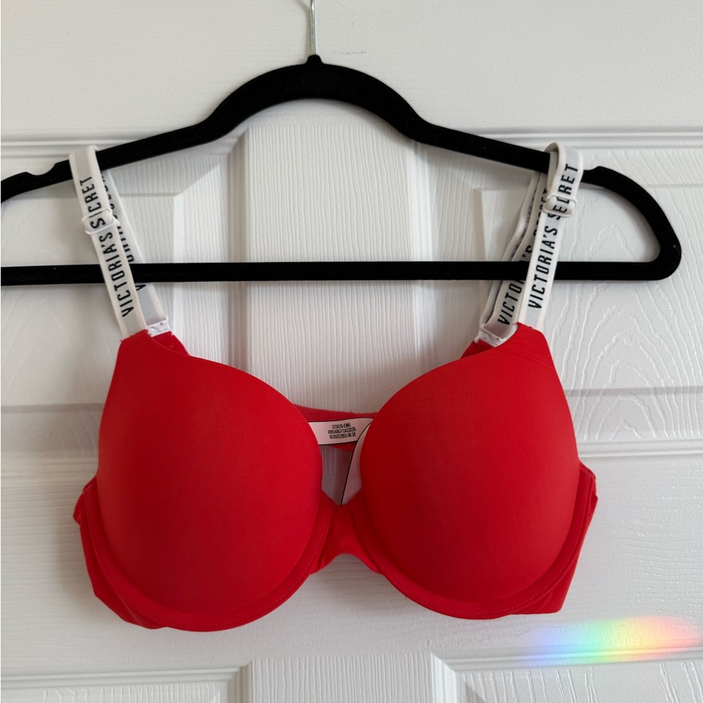 OPEN TO OFFERS!!! Victoria's Secret Holiday Bra with Logo Straps